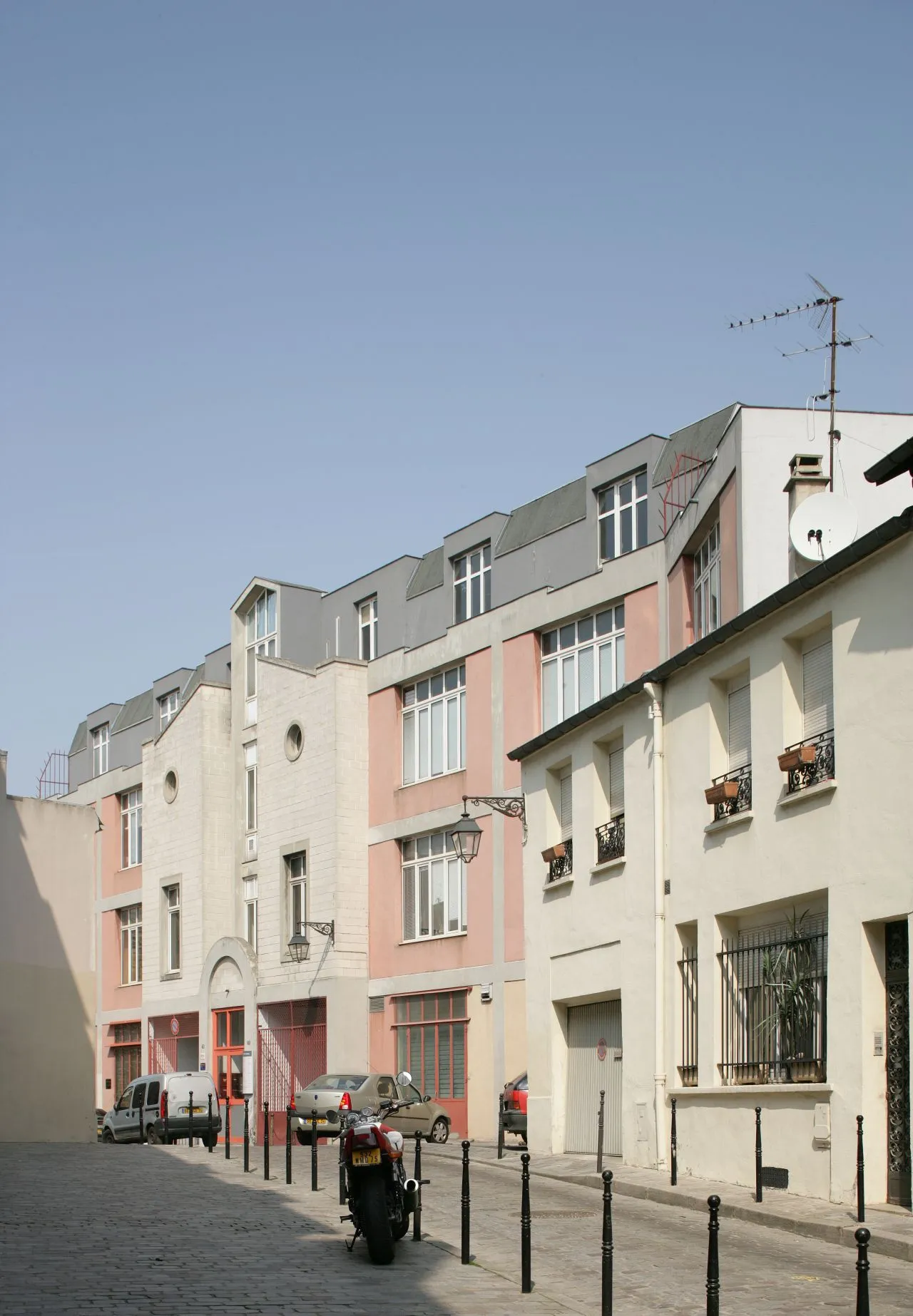 Atelier Lumineux - Rue de Bagnolet — miniature 2