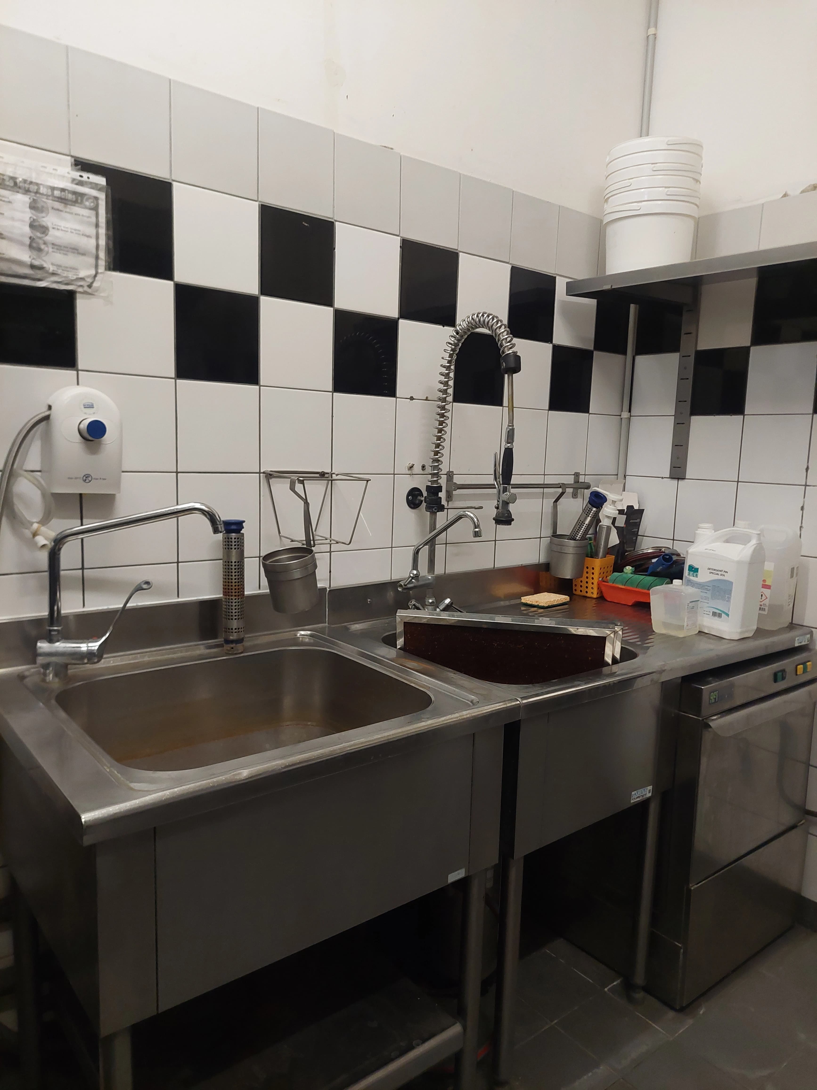 Local associatif / commercial - Av. Pasteur — miniature 10
