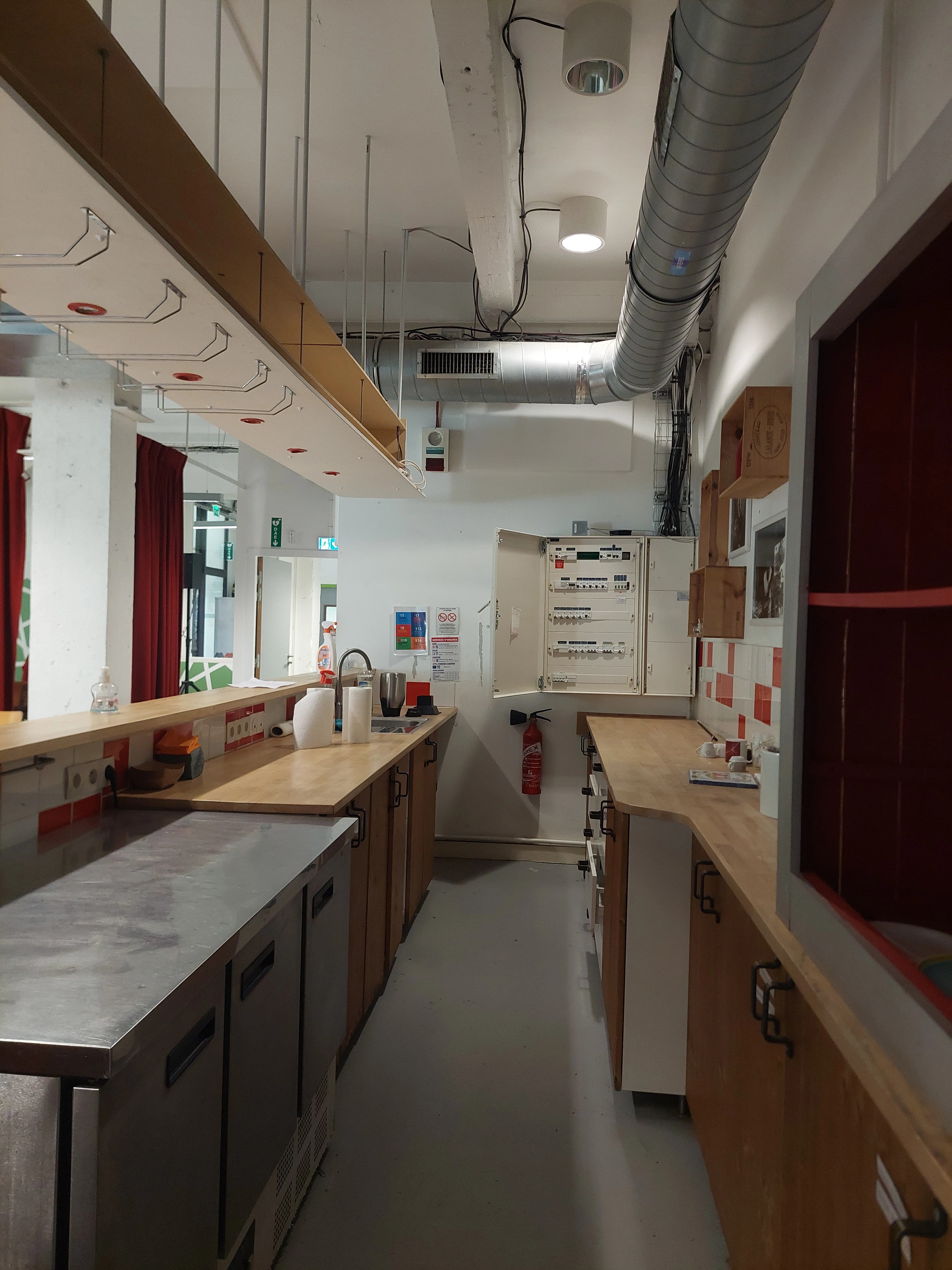 Local associatif / commercial - Av. Pasteur — miniature 12