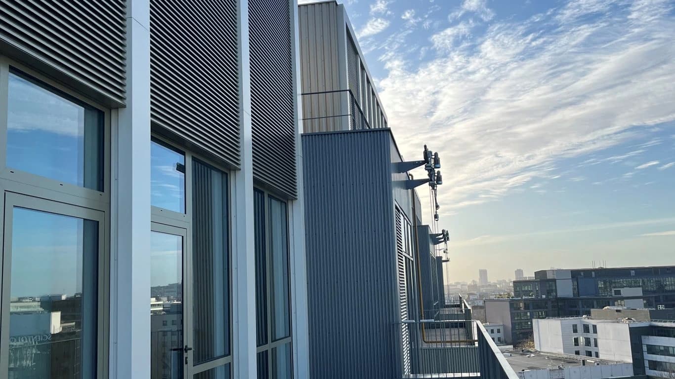Bureaux lumineux bois  - Rue des Bretons — miniature 5