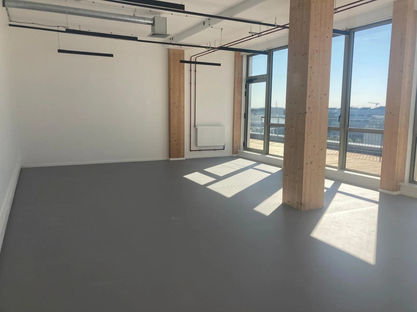 Bureaux lumineux bois  - Rue des Bretons — miniature 2